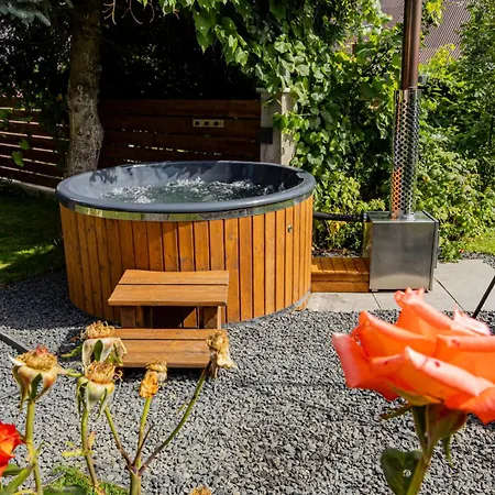 Apartment Dom W Gorach Z Kominkiem I Balia Ogrodowa Sielanka Skomielna Czarna